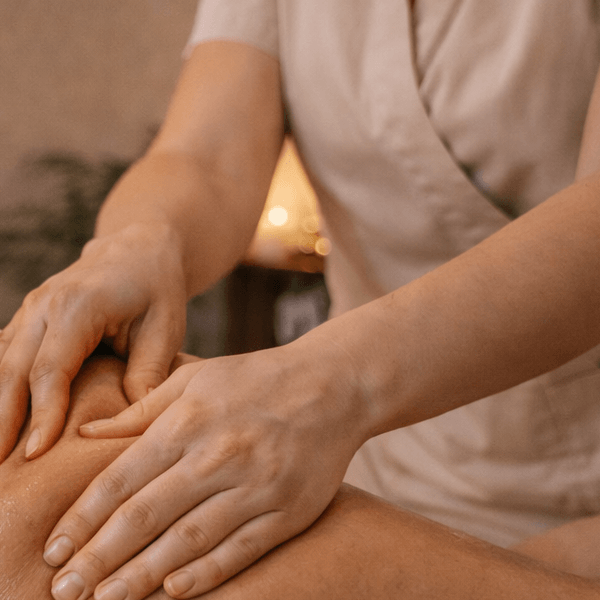 Selülit masajı cildi sıkılaştırır, görünümü iyileştirir.